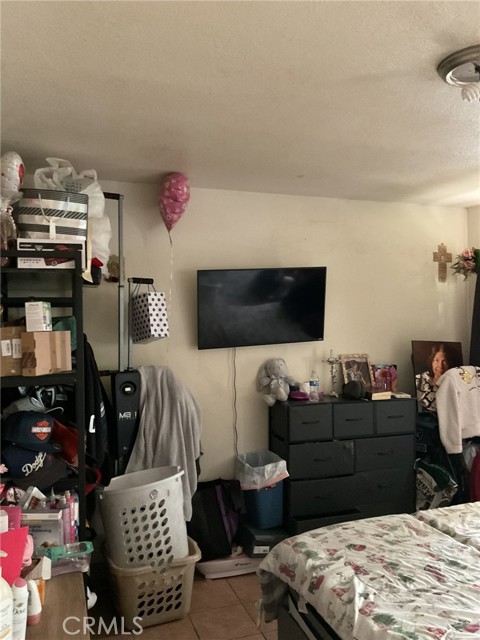 4465 Lovett Street, Commerce CA: https://media.crmls.org/medias/b82554fc-af3d-4682-bf24-2c90ea128a58.jpg