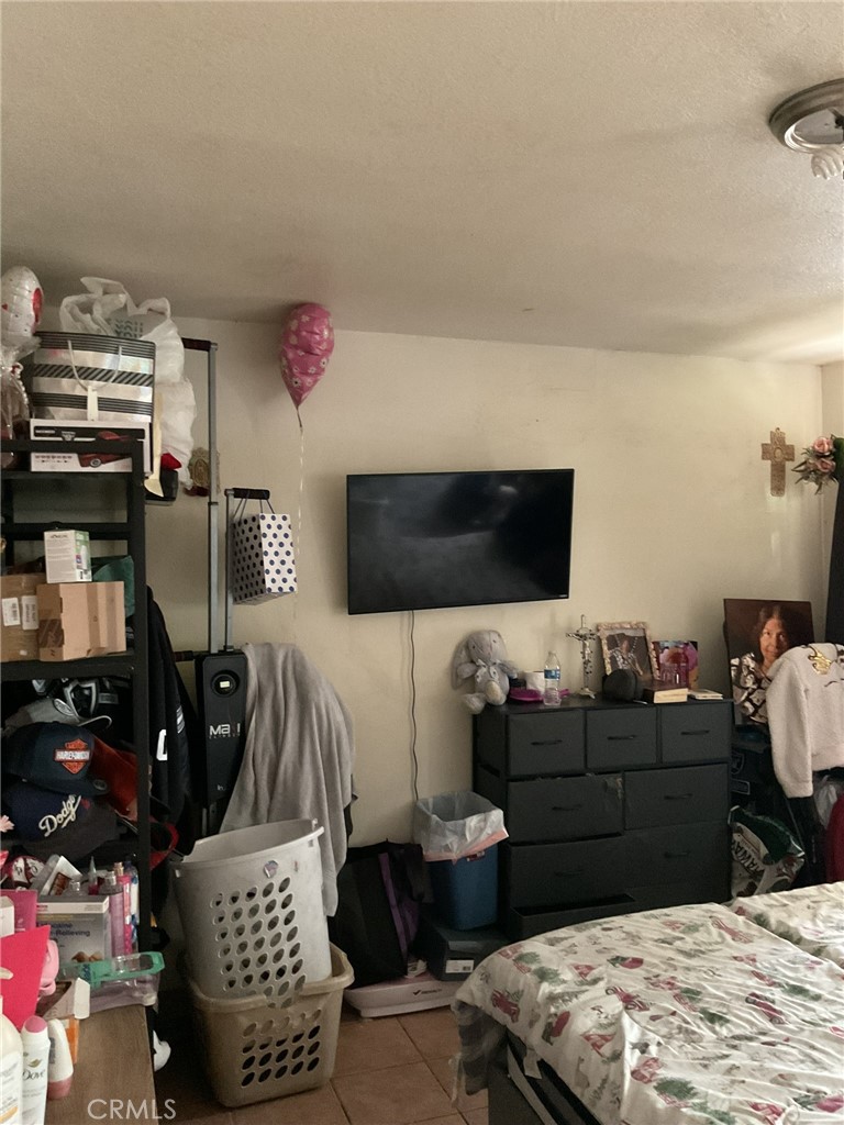 https://media.crmls.org/medias/b82554fc-af3d-4682-bf24-2c90ea128a58.jpg?preset=X-Large