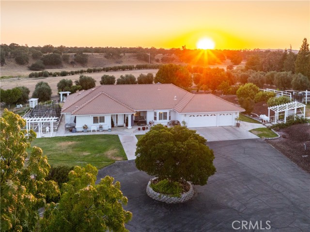 5570 Rancho La Loma Linda Drive, Paso Robles CA: https://media.crmls.org/medias/b8258021-4266-42b5-b1d8-2a24b87c848a.jpg