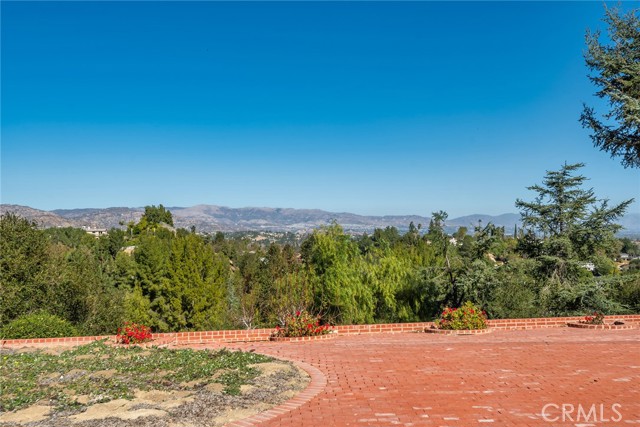 Detail Gallery Image 3 of 10 For 6006 Clear Valley Rd, Hidden Hills,  CA 91302 - 5 Beds | 5/1 Baths