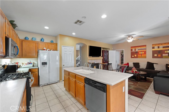 37032 Sabal Avenue, Palmdale CA: https://media.crmls.org/medias/b825aa94-140b-4079-a62d-8340bd5b72e6.jpg