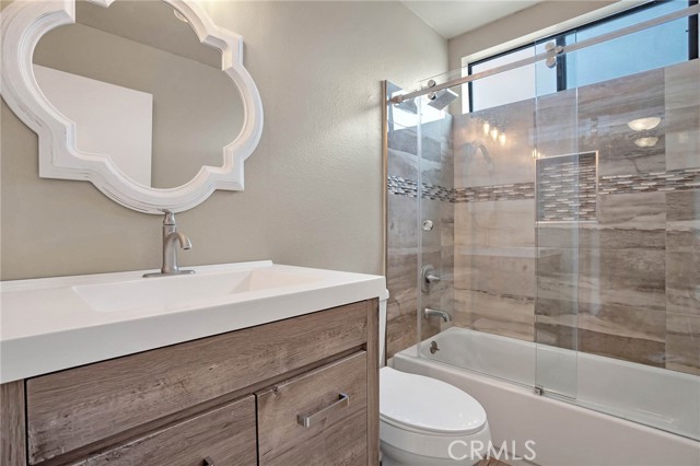 Detail Gallery Image 20 of 23 For 1005 Monterey Rd #5,  Glendale,  CA 91206 - 3 Beds | 3 Baths