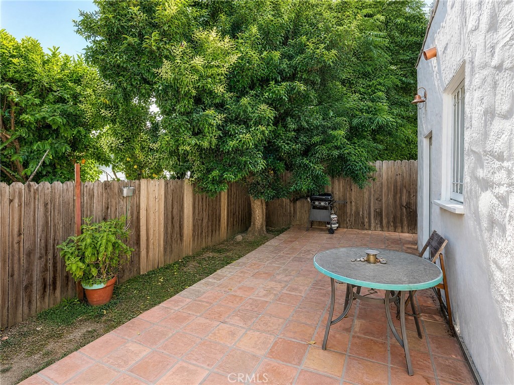 https://media.crmls.org/medias/b826676f-6b00-4bf4-80d2-f60ecd9cd7e8.jpg?preset=X-Large