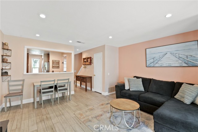 101 Abbeywood Lane, Aliso Viejo CA: https://media.crmls.org/medias/b82744e4-9b13-4185-9b75-199f39ed6833.jpg