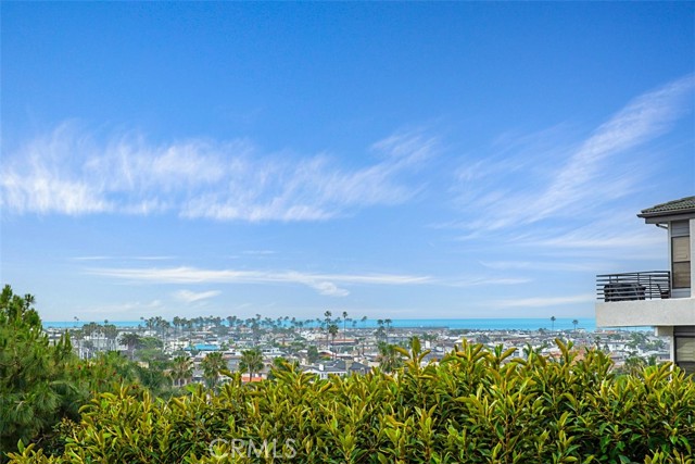 Detail Gallery Image 8 of 16 For 260 Cagney Lane #114,  Newport Beach,  CA 92663 - 2 Beds | 1 Baths