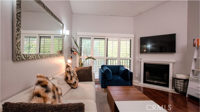 Detail Gallery Image 8 of 18 For 4210 via Arbolada #307,  Los Angeles,  CA 90042 - 2 Beds | 2 Baths