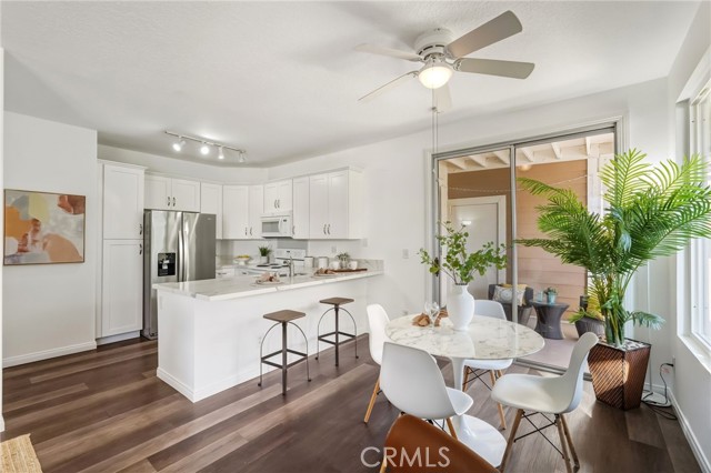 Detail Gallery Image 7 of 45 For 2426 Pleasant Way #E,  Thousand Oaks,  CA 91362 - 2 Beds | 1 Baths