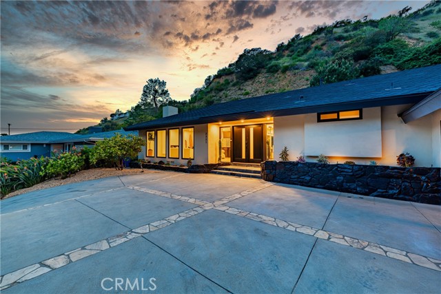 Detail Gallery Image 1 of 71 For 2321 Coldwater Canyon Dr, Beverly Hills,  CA 90210 - 3 Beds | 2 Baths