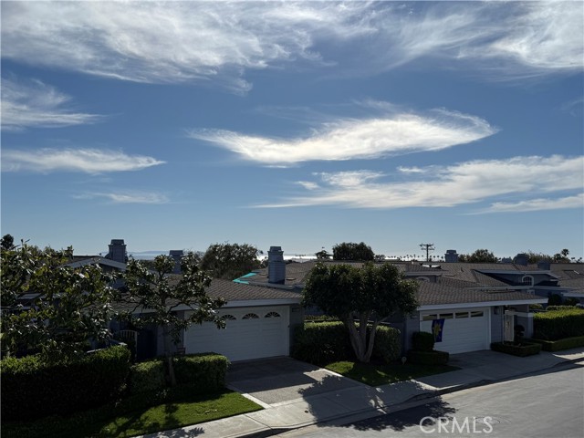 3611 Daffodil Avenue, Corona del Mar CA: https://media.crmls.org/medias/b828fa24-cc7d-433f-91ed-697394e87a85.jpg