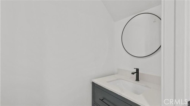 10500 Sunland Boulevard, Sunland CA: https://media.crmls.org/medias/b829222c-8d5d-492a-a7f6-d93a01f09079.jpg