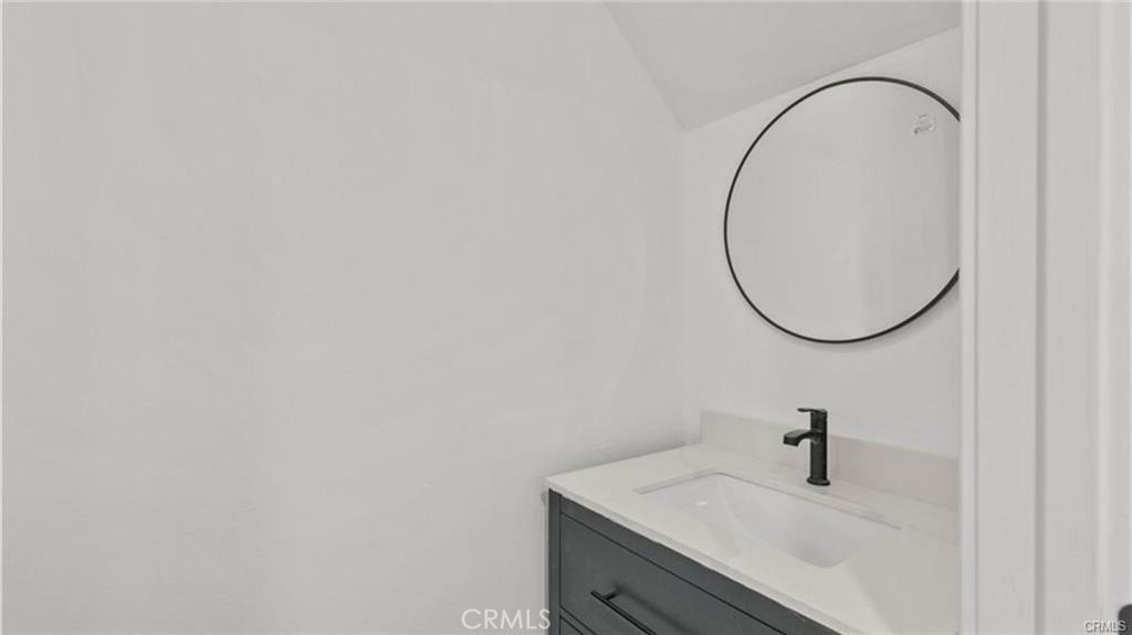 https://media.crmls.org/medias/b829222c-8d5d-492a-a7f6-d93a01f09079.jpg?preset=X-Large
