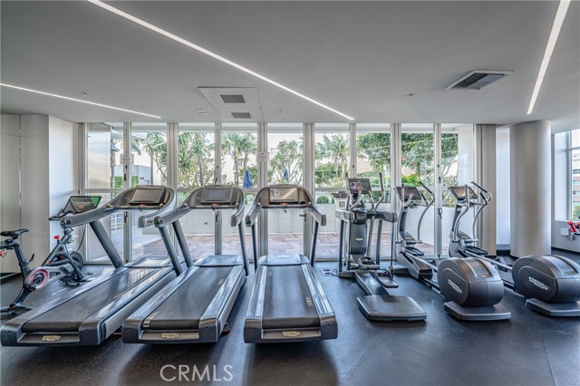 1050 S Grand Avenue, Los Angeles CA: https://media.crmls.org/medias/b8296494-7a12-4fea-a8b5-8b93b5d06db7.jpg