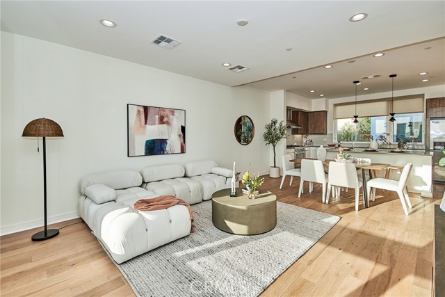 1050 N Joels Place, Los Angeles CA: https://media.crmls.org/medias/b8297ec7-572e-4f8e-a4b0-8316b8614222.jpg