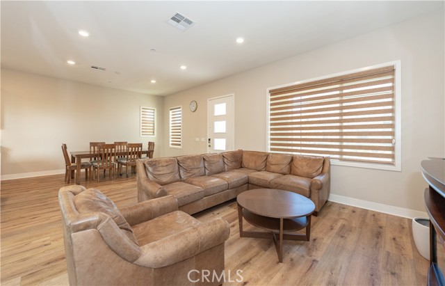 114 Character, Irvine CA: https://media.crmls.org/medias/b82a0317-832a-4711-b2b1-19277fe46334.jpg