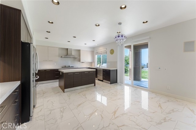 2528 N San Miguel Drive, Orange CA: https://media.crmls.org/medias/b82a7030-234b-4b8f-b5dd-e54ce12417bc.jpg