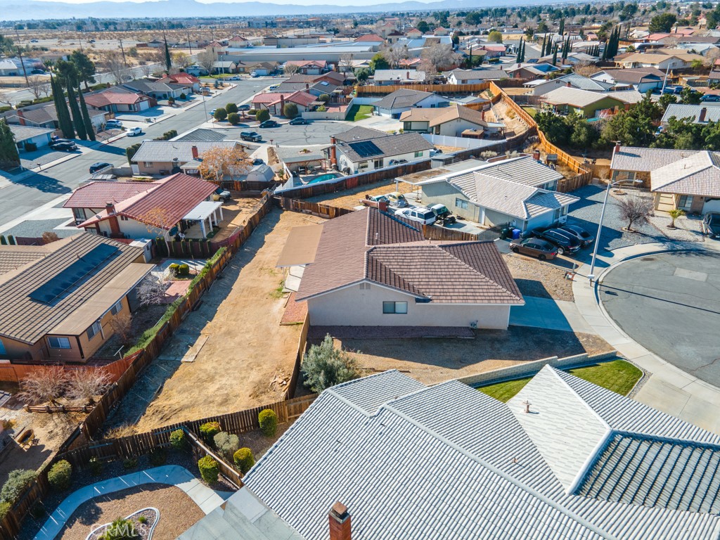 https://media.crmls.org/medias/b82b270b-4d0e-41c4-9a0f-e33663b33a51.jpg?preset=X-Large