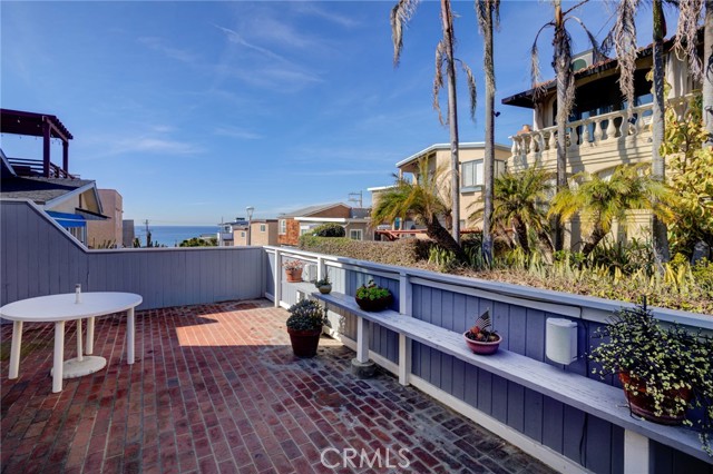 230 30th Street, Hermosa Beach, California 90254, 5 Bedrooms Bedrooms, ,3 BathroomsBathrooms,Residential,Sold,30th,SB22001152