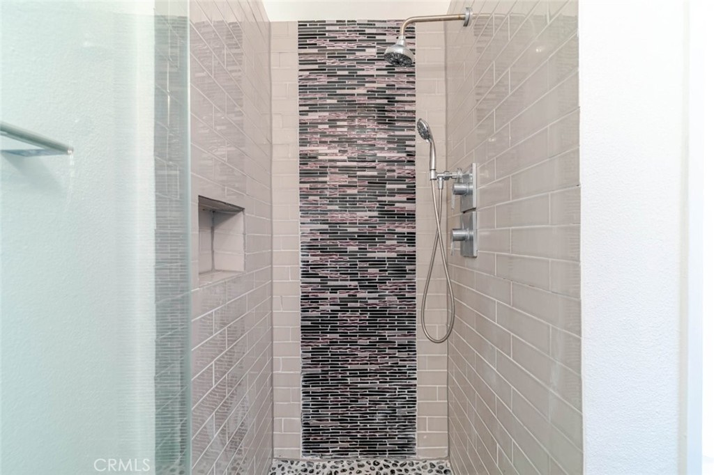 https://media.crmls.org/medias/b82c9b55-9f0c-4730-b64f-d29c669892fa.jpg?preset=X-Large