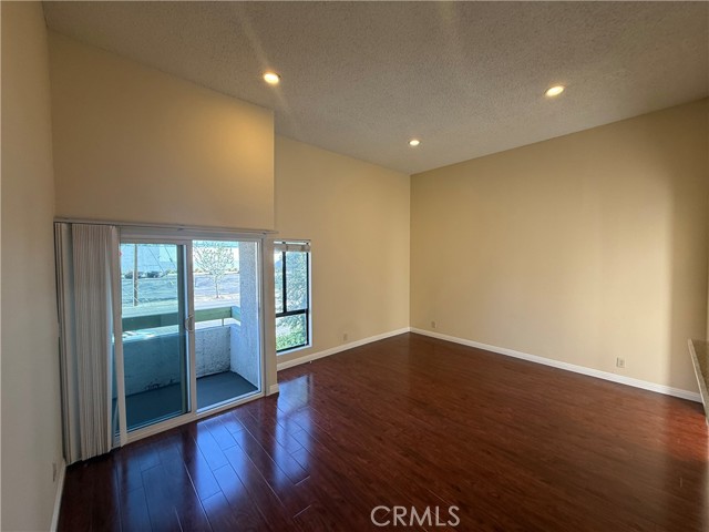 Detail Gallery Image 4 of 16 For 13730 Sherman Way #201,  Van Nuys,  CA 91405 - 1 Beds | 1 Baths