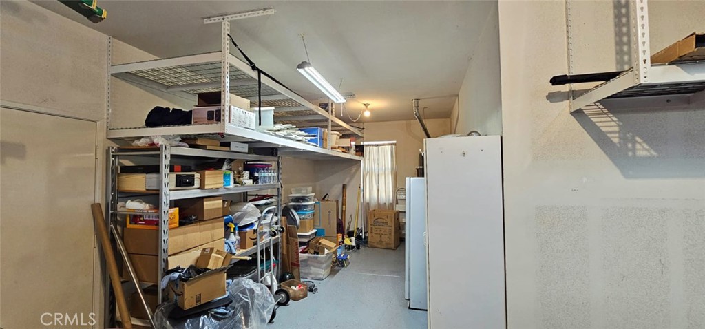 https://media.crmls.org/medias/b82d533c-847d-4854-915c-ad05f765959f.jpg?preset=X-Large