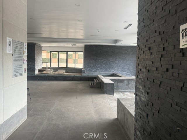 https://media.crmls.org/medias/b82df4df-684e-42d8-8197-cb6b4b954bd0.jpg?preset=X-Large