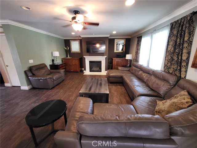 Detail Gallery Image 5 of 6 For 3060 Emerald, Lancaster,  CA 93535 - 4 Beds | 2 Baths