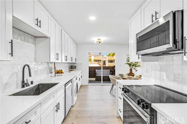17562 Vandenberg Lane, Tustin CA: https://media.crmls.org/medias/b82edaba-478c-4b24-82b7-51c75adc85b0.jpg