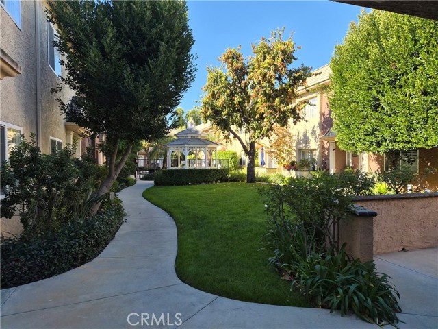 Detail Gallery Image 4 of 33 For 7615 Glade Ave #115,  Canoga Park,  CA 91304 - 3 Beds | 2/1 Baths