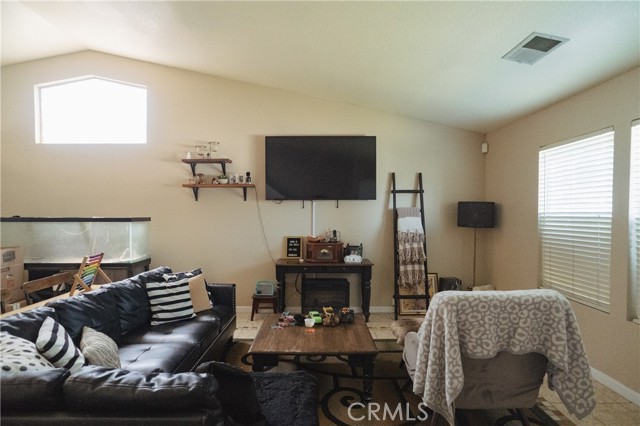 Detail Gallery Image 6 of 35 For 310 Buena Vista Ct, Merced,  CA 95348 - 4 Beds | 2/1 Baths