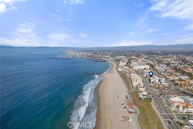 726 1/2 Esplanade, Redondo Beach CA: https://media.crmls.org/medias/b82f8bd7-3620-4c7e-a851-60b0ee4de8dd.jpg