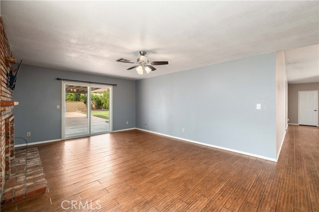 Detail Gallery Image 7 of 26 For 1819 Acosta Ave, Lancaster,  CA 93535 - 3 Beds | 2 Baths