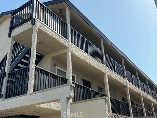 1126 Raymond Avenue, Long Beach CA: https://media.crmls.org/medias/b831119f-28cd-45e3-852a-027d996221c4.jpg