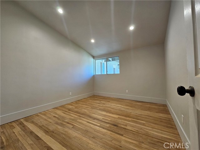 Detail Gallery Image 20 of 26 For 17530 Tuba St, Northridge,  CA 91325 - 4 Beds | 2/1 Baths