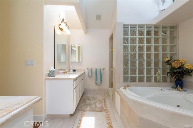 1802 Prince Albert Drive, Riverside CA: https://media.crmls.org/medias/b831490c-3c55-44da-80ff-a9827a317890.jpg