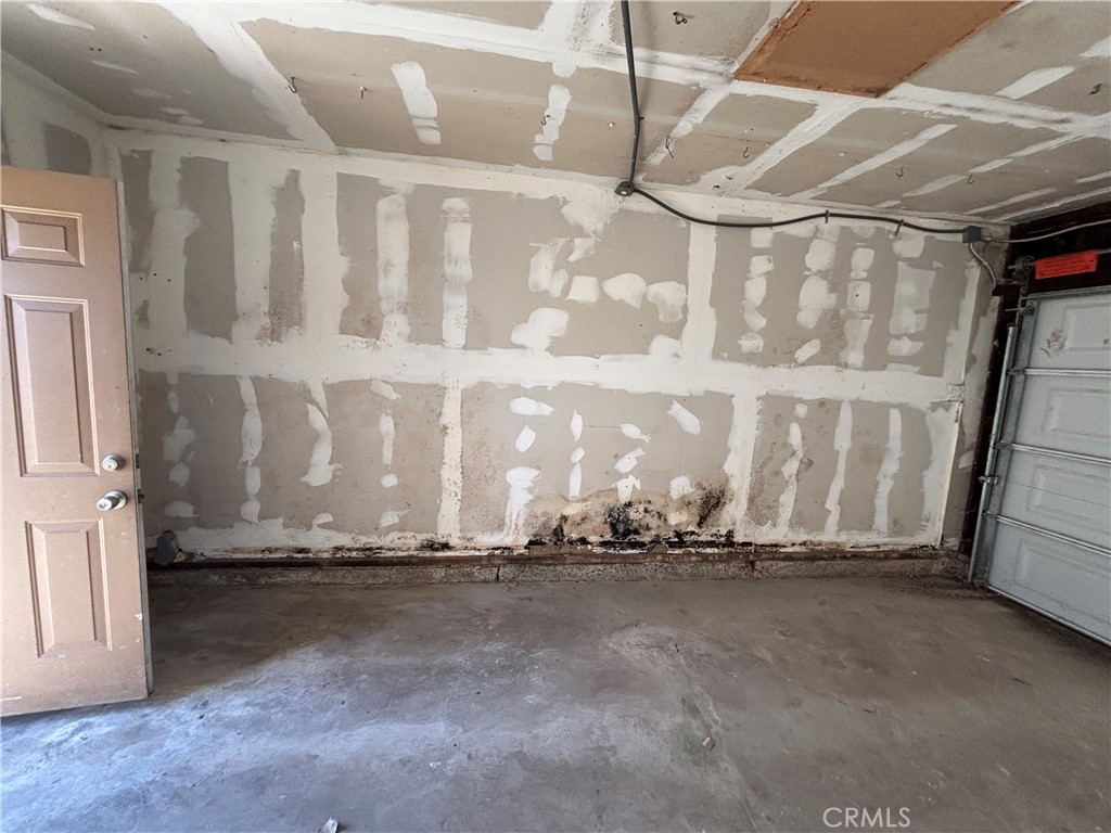 https://media.crmls.org/medias/b83168e2-0fe7-4f00-a09c-16406c776414.jpg?preset=X-Large