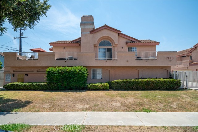 11932 207th Street, Lakewood CA: https://media.crmls.org/medias/b8318067-d553-4bec-892f-53db81a60fbc.jpg