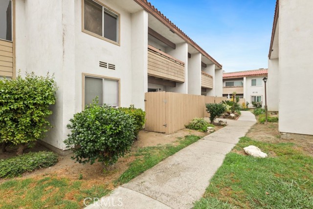 Detail Gallery Image 2 of 26 For 2511 W Sunflower Ave #F11,  Santa Ana,  CA 92704 - 2 Beds | 2 Baths