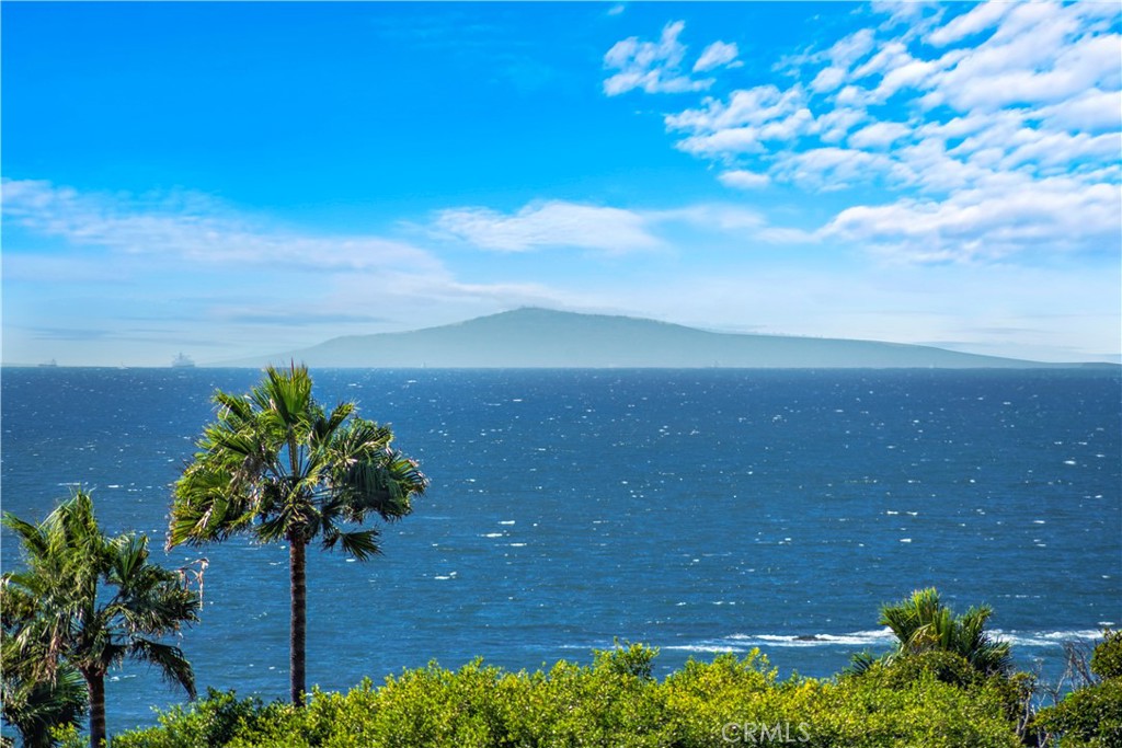 https://media.crmls.org/medias/b833d6d9-deff-4709-958e-12c46214ccb6.jpg?preset=X-Large