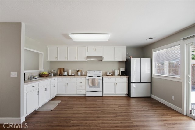 1169 Crescent Drive, Merced CA: https://media.crmls.org/medias/b8343b42-0bd2-453e-8f54-e1d2d0c79668.jpg
