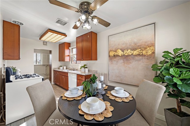 Detail Gallery Image 7 of 31 For 7869 La Mirada Cir, Buena Park,  CA 90620 - 3 Beds | 2 Baths