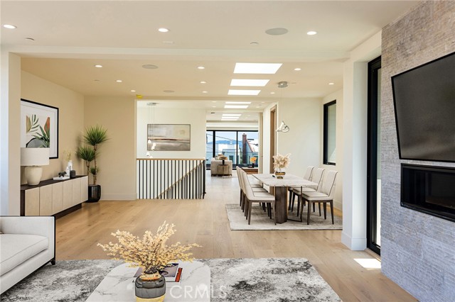 Detail Gallery Image 32 of 56 For 404 16th St, Manhattan Beach,  CA 90266 - 5 Beds | 5/2 Baths