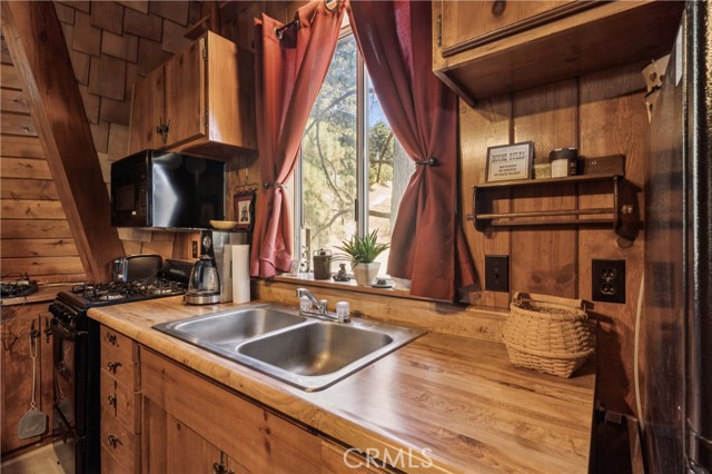 31438 Easy Street, Running Springs, CA 92382