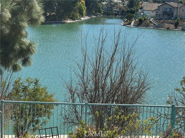 25855 Lake Shore Ln, Moreno Valley CA: https://media.crmls.org/medias/b83545a3-108f-4243-be5b-718a5e986058.jpg