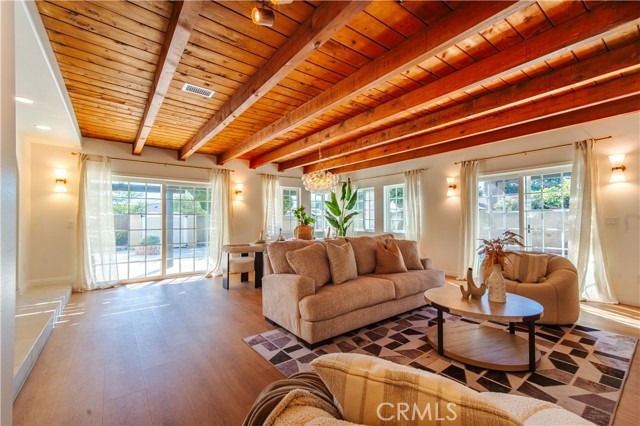 630 Shady Ln, Placentia CA: https://media.crmls.org/medias/b835ca0f-56c4-4032-802c-5b65e6f57a1e.jpg