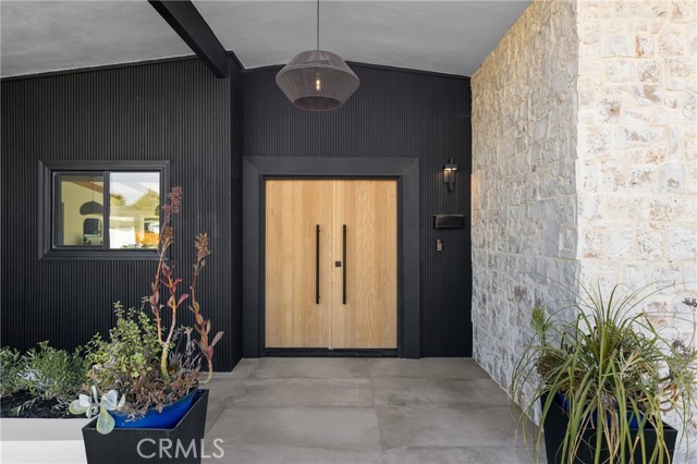 Detail Gallery Image 9 of 37 For 6009 Neddy Ave, Woodland Hills,  CA 91367 - 5 Beds | 3 Baths