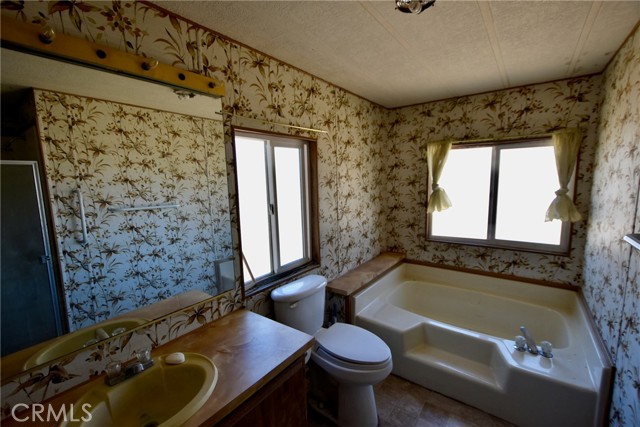 Detail Gallery Image 9 of 13 For 10913 Apache Rd, Montague,  CA 96064 - 2 Beds | 2 Baths