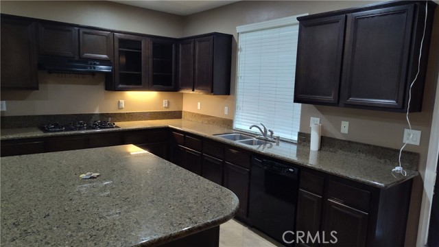 11318 Chinaberry Street, Corona CA: https://media.crmls.org/medias/b83701ad-3f94-4780-93f3-63f9b14fdb95.jpg