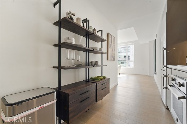 1050 S Grand Avenue, Los Angeles CA: https://media.crmls.org/medias/b8375e12-c2d5-4291-90e0-4795105a9e64.jpg