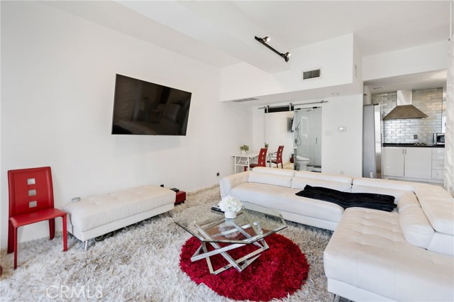 800 W 1st Street, Los Angeles CA: https://media.crmls.org/medias/b8377e68-c871-4a01-983d-271a71f92d3f.jpg