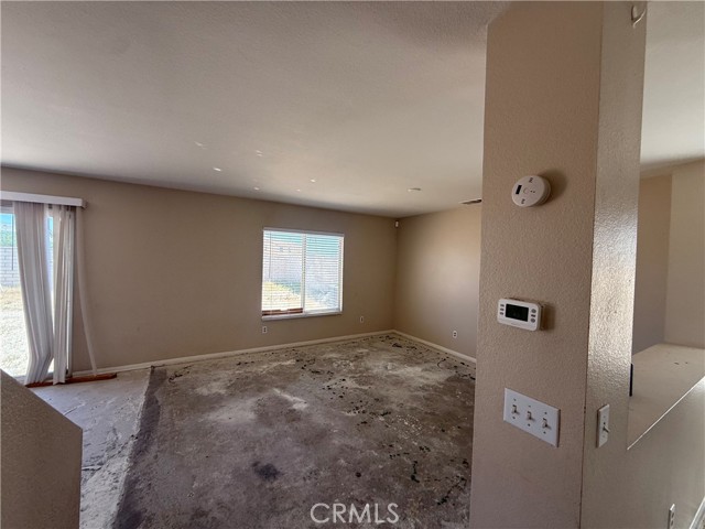 Detail Gallery Image 9 of 50 For 14577 Crossing, Victorville,  CA 92394 - 3 Beds | 2/1 Baths